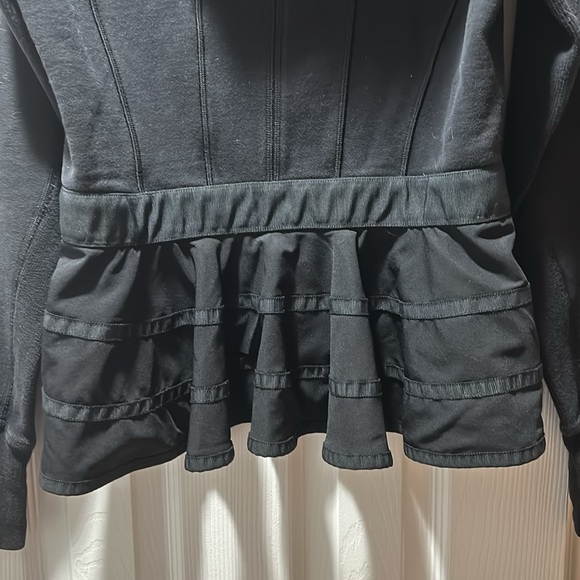 RARE Lululemon Peplum Scuba Hoodie Special Edition Size 6 Black - Picture 7 of 16